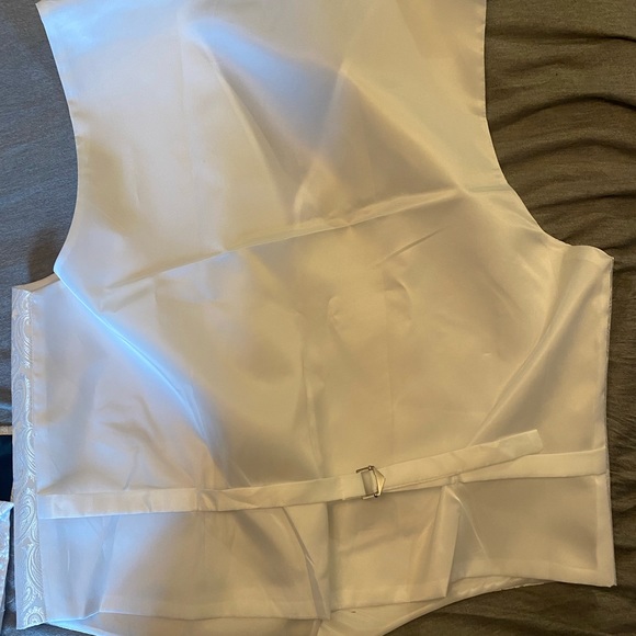 White paisley vest set - Picture 4 of 4